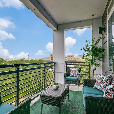 Beautiful Condo On Riverwalk W King Ste Free Parking Pet Friendly Centrally Located On The Riverwalk 샌안토니오 외부 사진