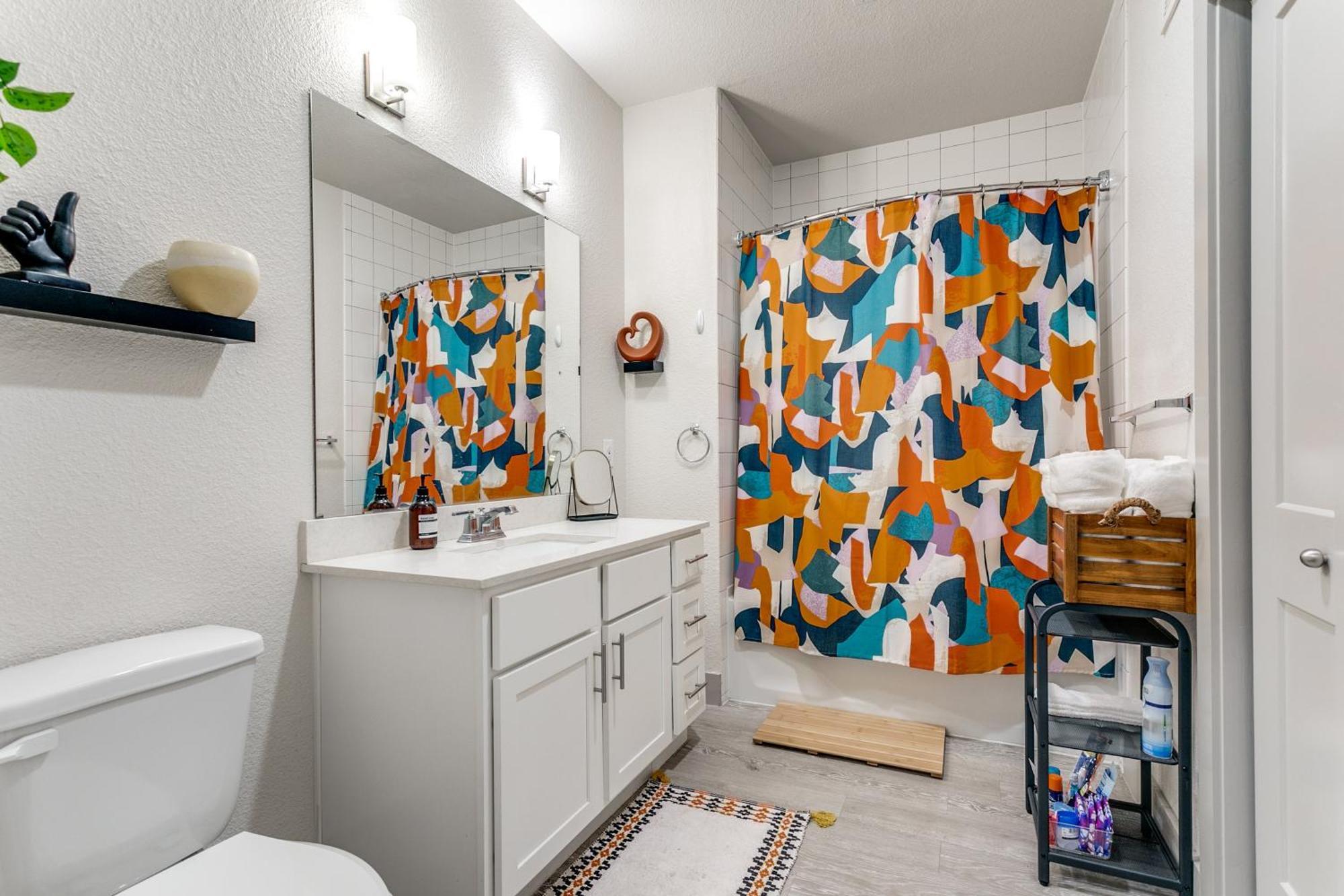 Beautiful Condo On Riverwalk W King Ste Free Parking Pet Friendly Centrally Located On The Riverwalk 샌안토니오 외부 사진